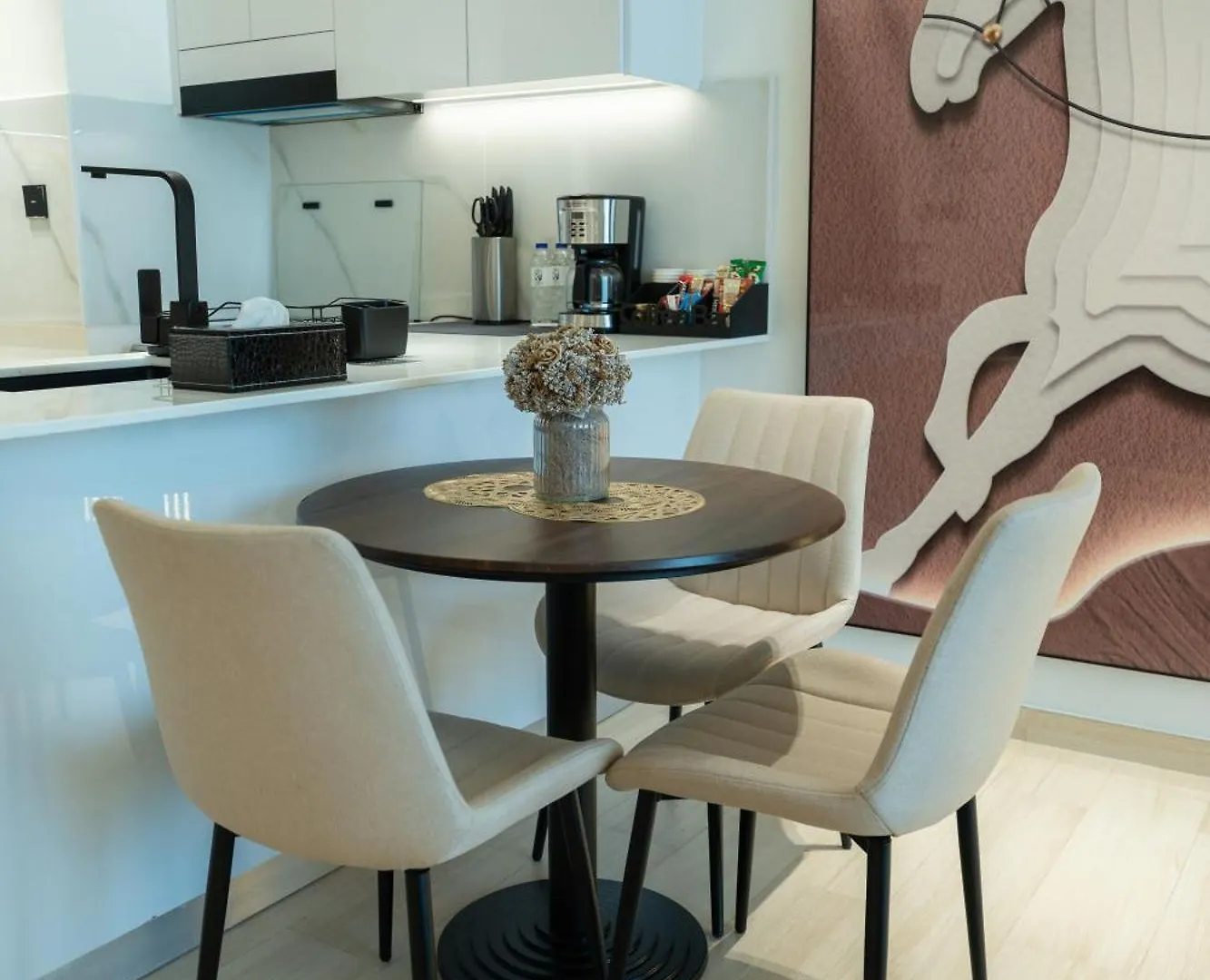 Casa vacanze Tag Homes Cozy 1-Br Apartment In Jvc, Dubai